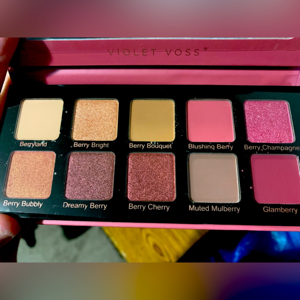 10 eyeshadow palette “berries n cream dreams”